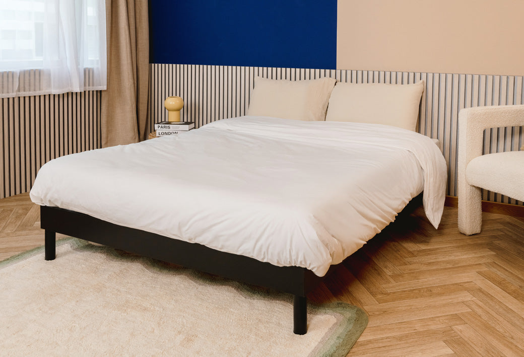 anthrazitfarbenes Holz